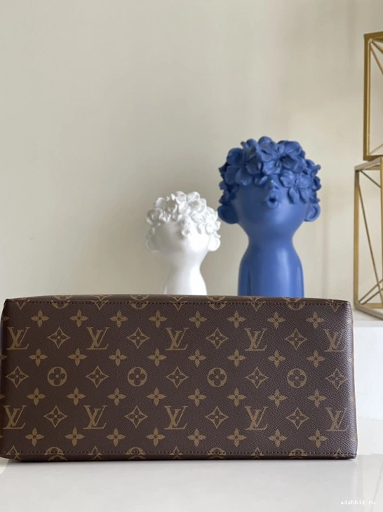 WIS LOUIS PALAIS GRAND VUITTON 1112